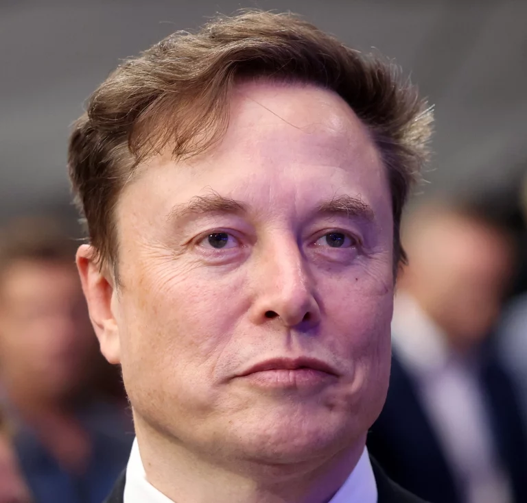 Tesla revolutioniert die Autoindustrie mit 48 Volt Systemen. Silber wird zum Engpass, Angebot erschöpft, Preise explodieren. Analyse der Realität