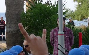 Handzeichen_Graue_Wölfe